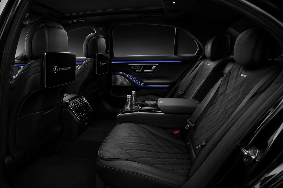 Intérieur d'une Mercedes Classe S, sièges arrière en cuir